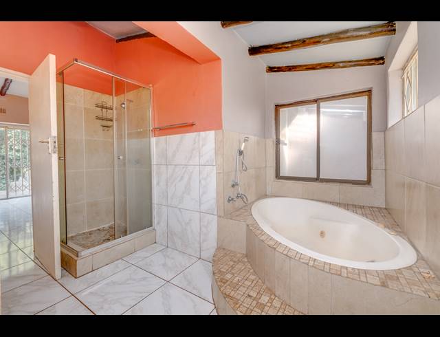5 BEDROOM HOUSE FOR SALE IN WELTEVREDEN PARK